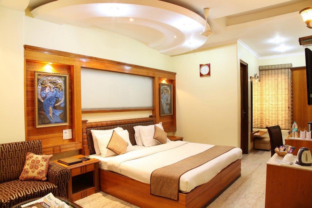 Hotel Tjs Grand Delhi  Exteriör bild