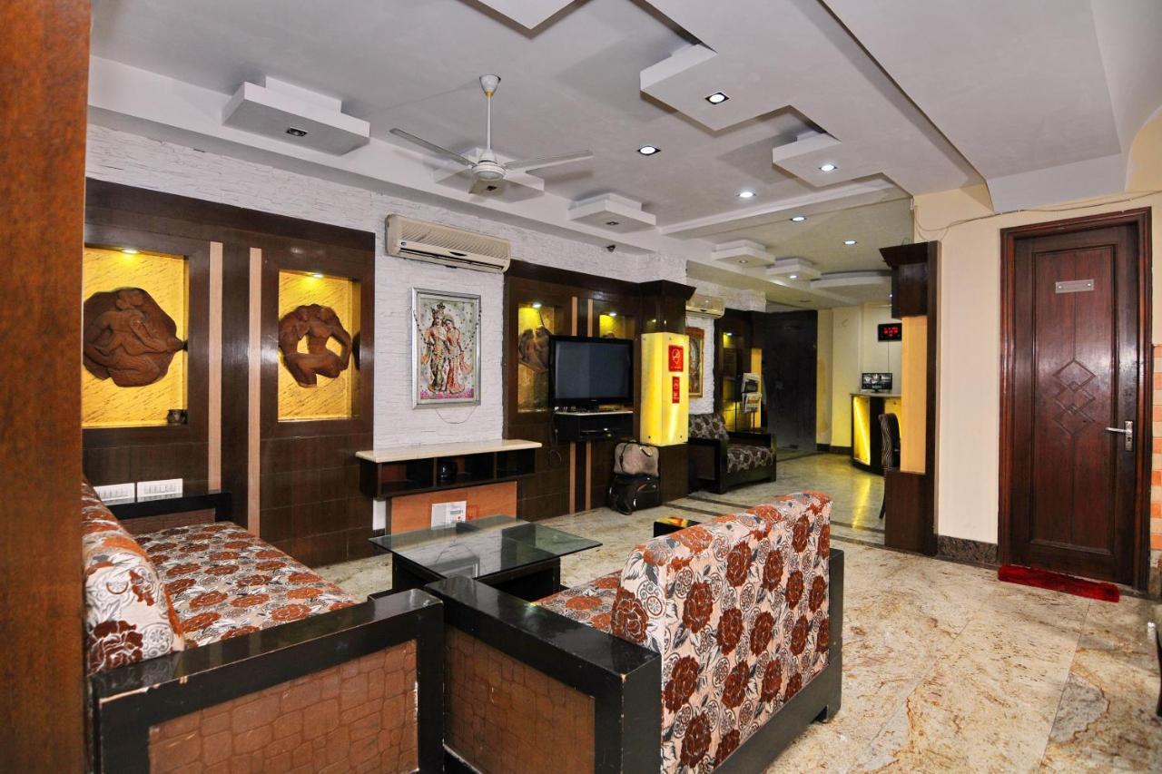 Hotel Tjs Grand Delhi  Exteriör bild