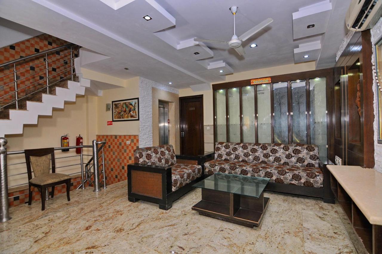 Hotel Tjs Grand Delhi  Exteriör bild