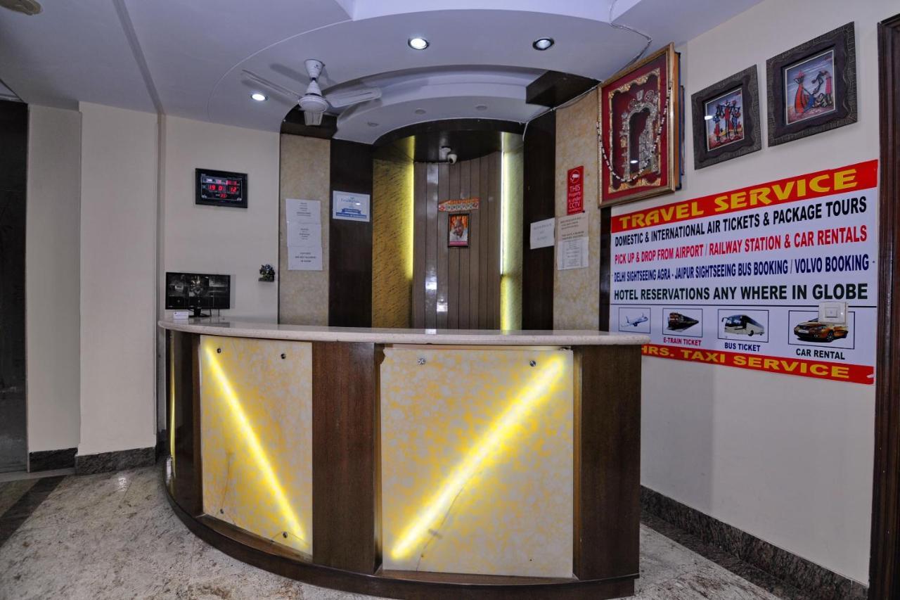 Hotel Tjs Grand Delhi  Exteriör bild