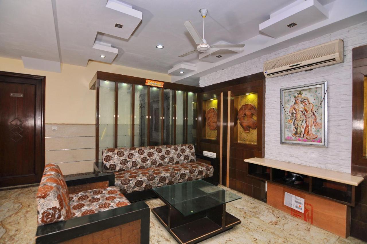 Hotel Tjs Grand Delhi  Exteriör bild