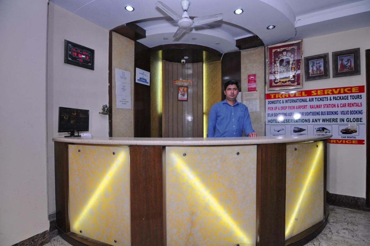 Hotel Tjs Grand Delhi  Exteriör bild