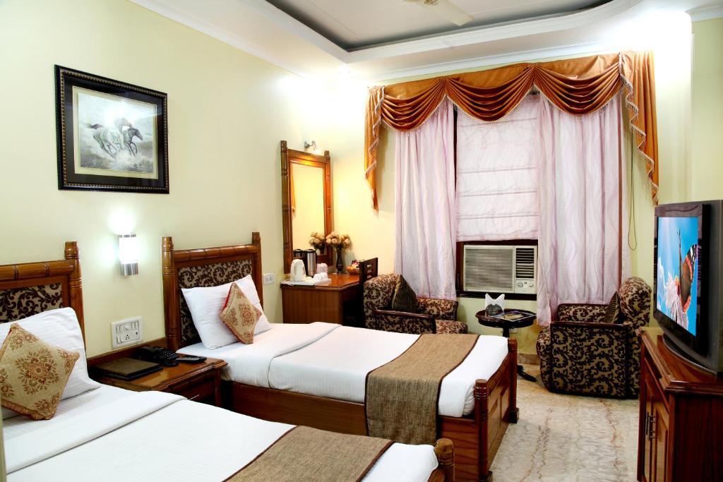 Hotel Tjs Grand Delhi  Rum bild