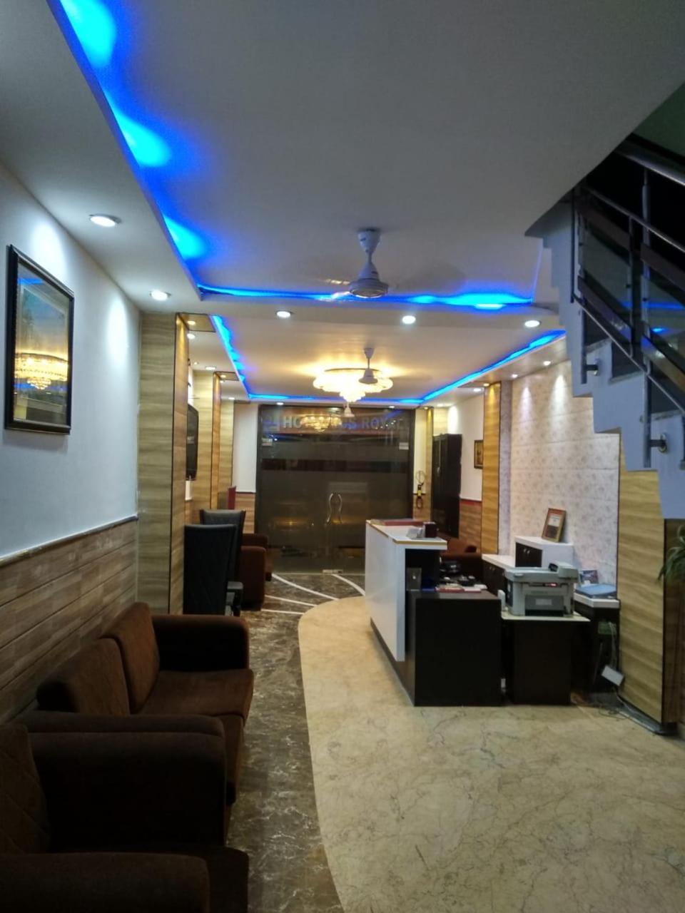 Hotel Tjs Grand Delhi  Exteriör bild