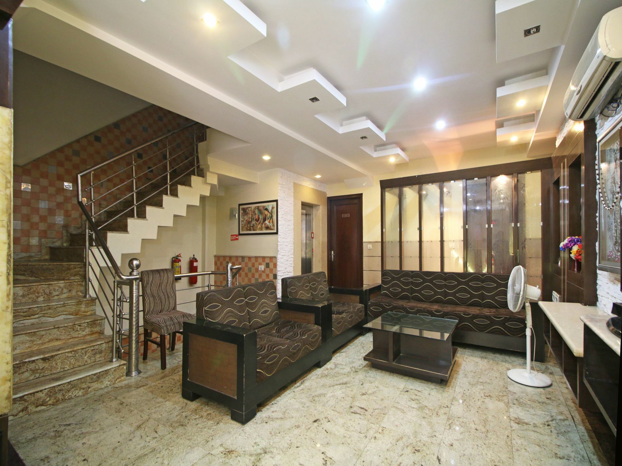 Hotel Tjs Grand Delhi  Exteriör bild